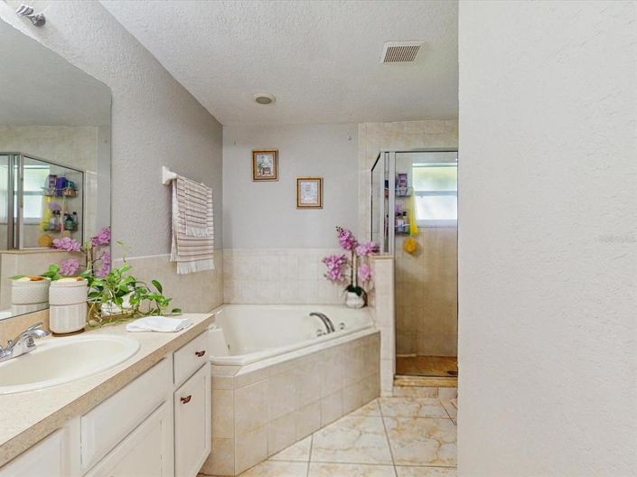 Image No.11-3 Bed House for sale