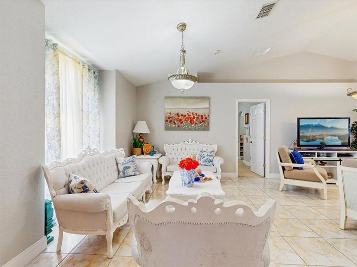 Image No.6-3 Bed House for sale