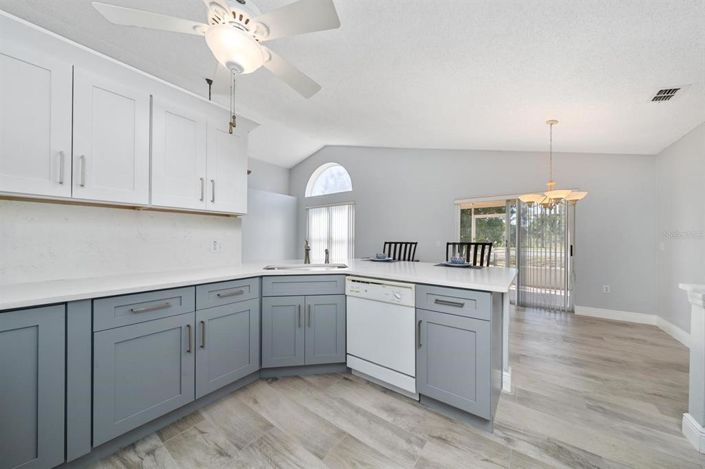 Image No.8-3 Bed House for sale