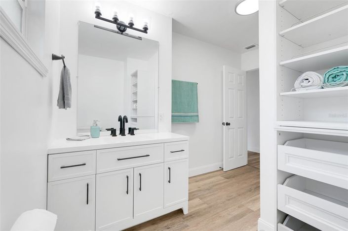 Image No.17-4 Bed House for sale