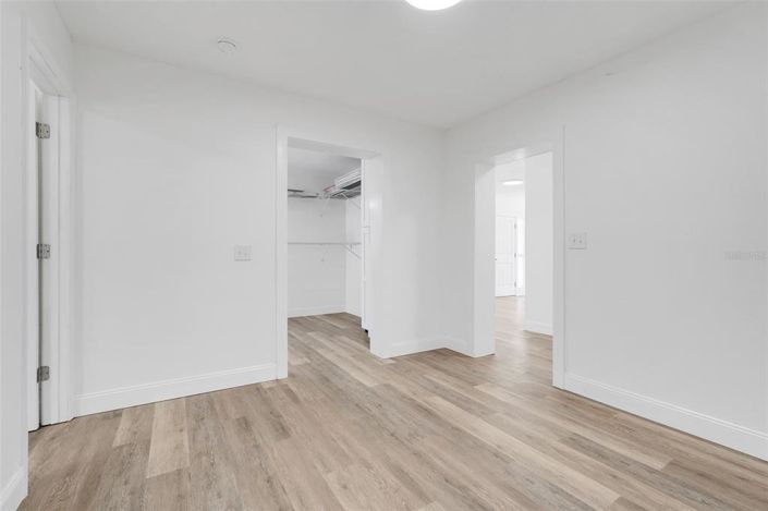 Image No.25-4 Bed House for sale