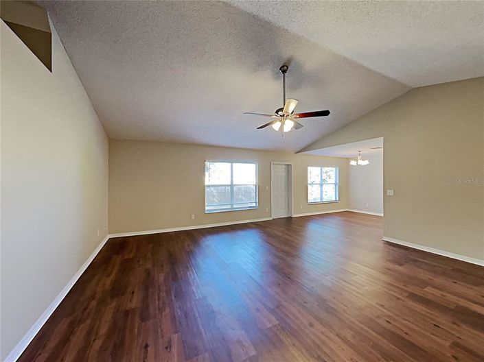 Image No.18-3 Bed House for sale