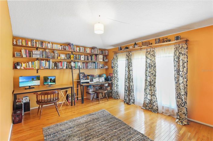 Image No.8-4 Bed House for sale