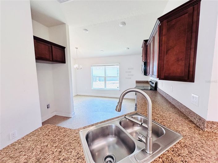 Image No.12-4 Bed House for sale