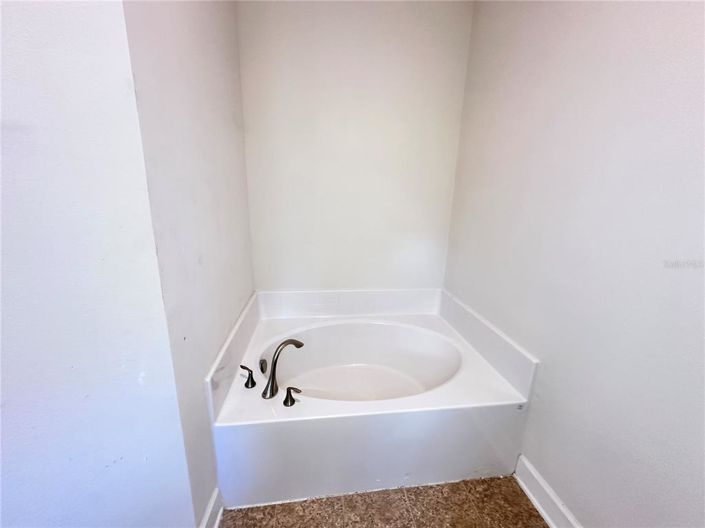 Image No.24-4 Bed House for sale