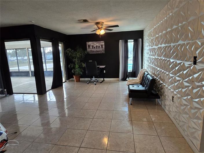 Image No.17-3 Bed House for sale