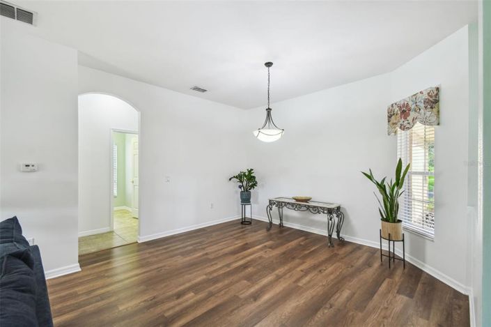 Image No.11-3 Bed House for sale