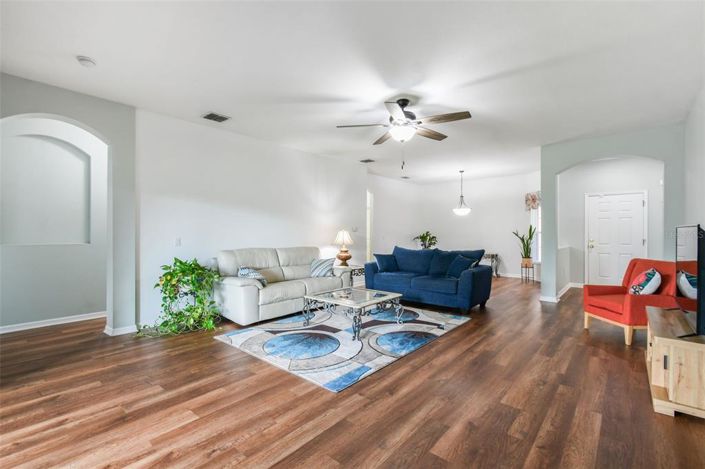 Image No.8-3 Bed House for sale