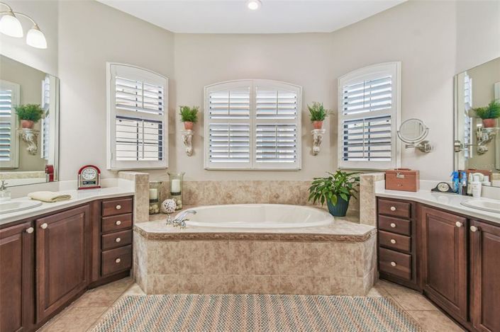 Image No.28-4 Bed House for sale