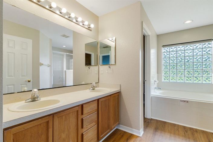 Image No.13-4 Bed House for sale