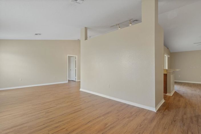 Image No.30-4 Bed House for sale