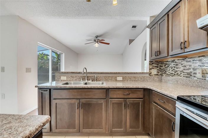 Image No.17-3 Bed House for sale