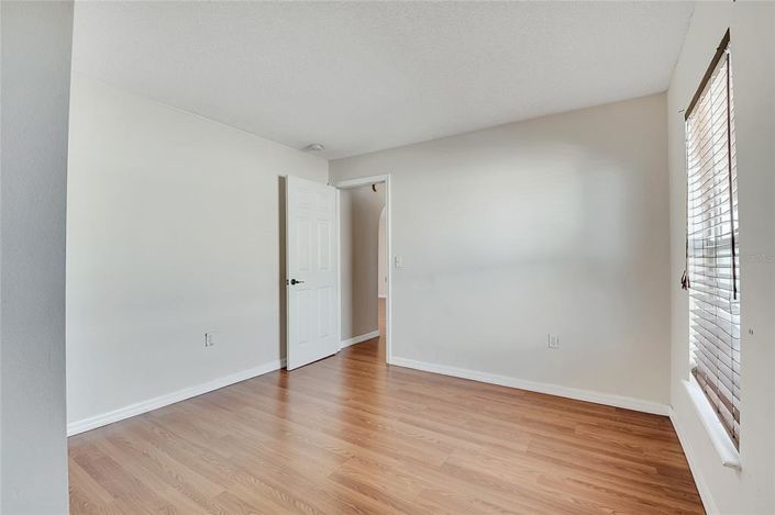 Image No.25-3 Bed House for sale