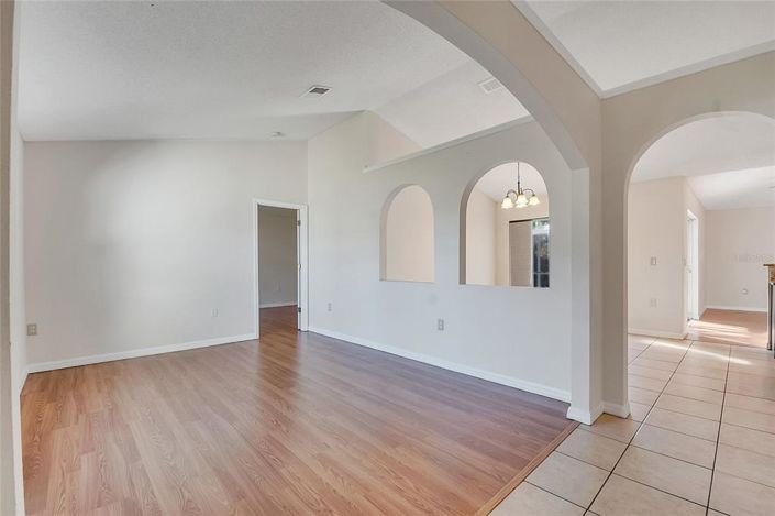 Image No.3-3 Bed House for sale