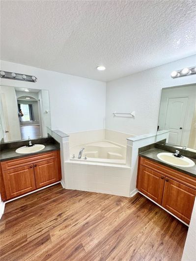 Image No.22-4 Bed House for sale