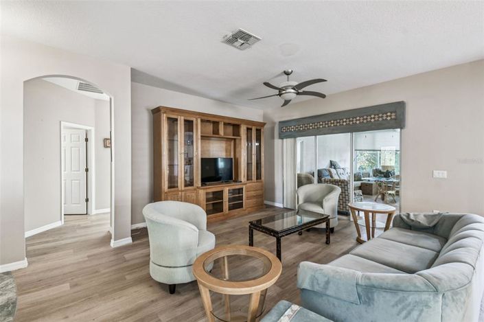 Image No.4-2 Bed House for sale