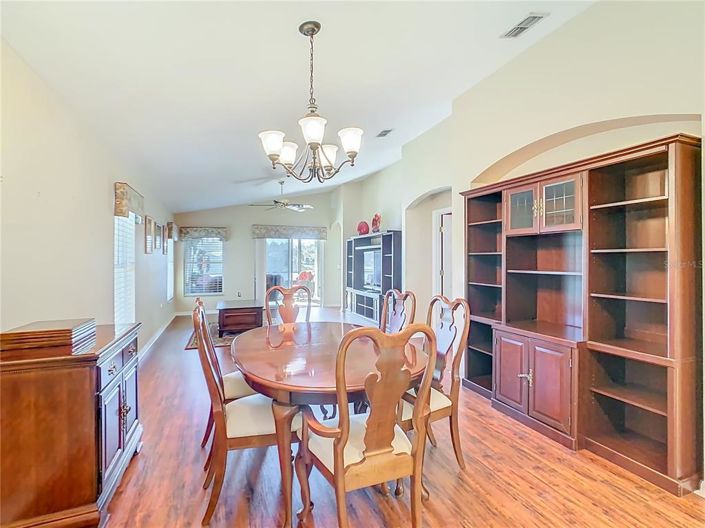 Image No.8-2 Bed House for sale