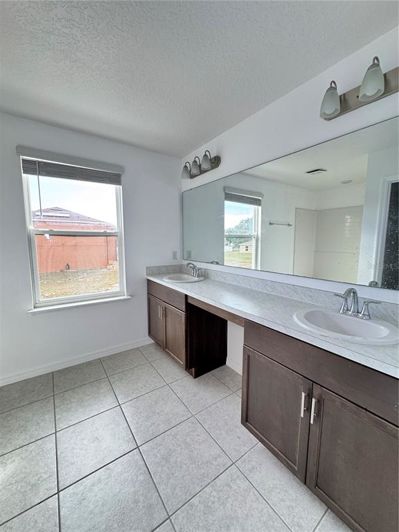 Image No.24-5 Bed House for sale