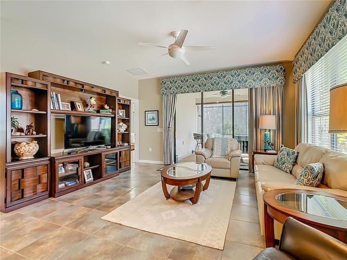 Image No.6-2 Bed House for sale