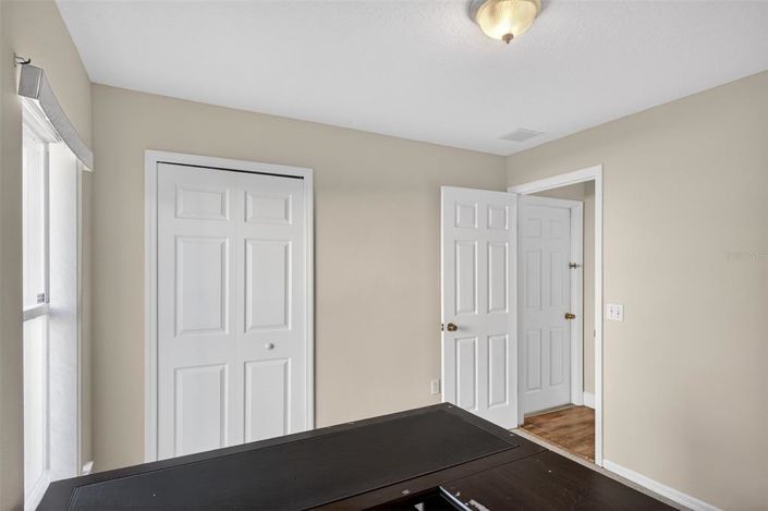 Image No.20-5 Bed House for sale