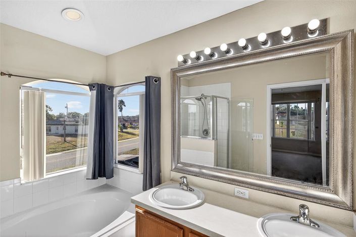 Image No.29-5 Bed House for sale