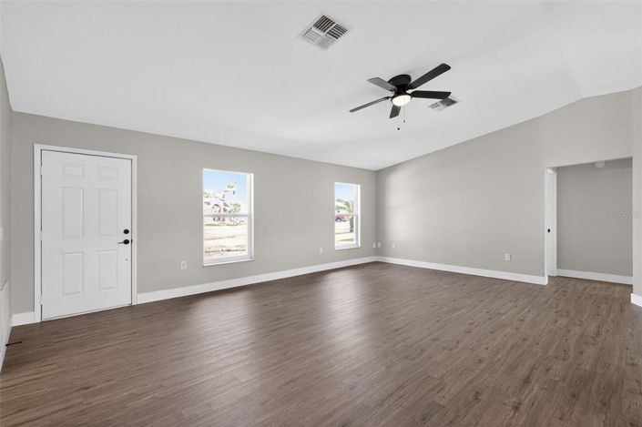 Image No.10-3 Bed House for sale