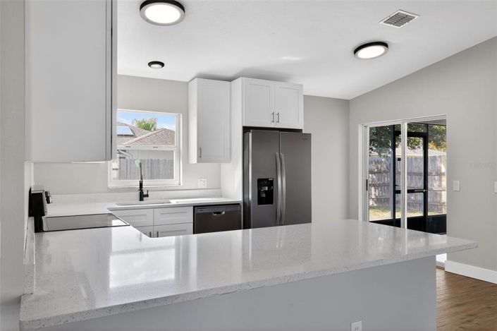 Image No.8-3 Bed House for sale