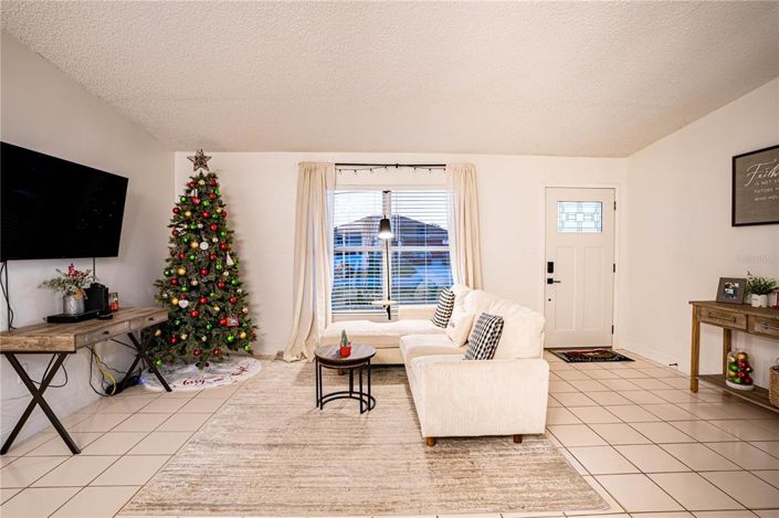 Image No.10-2 Bed House for sale