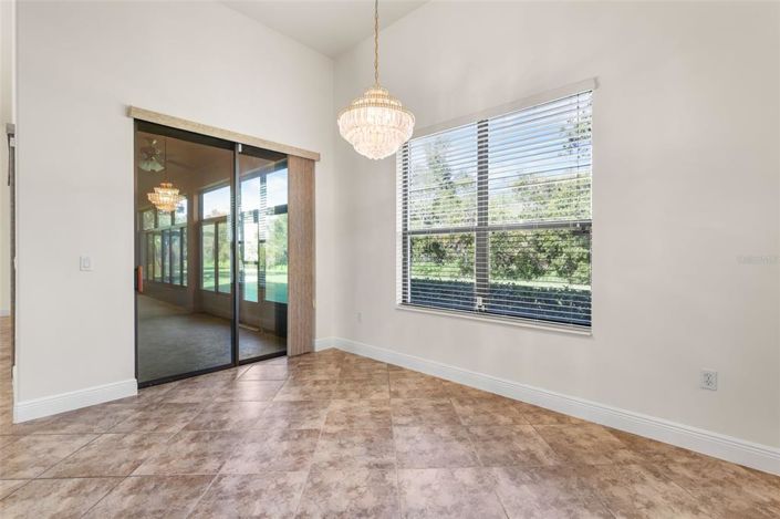 Image No.12-5 Bed House for sale