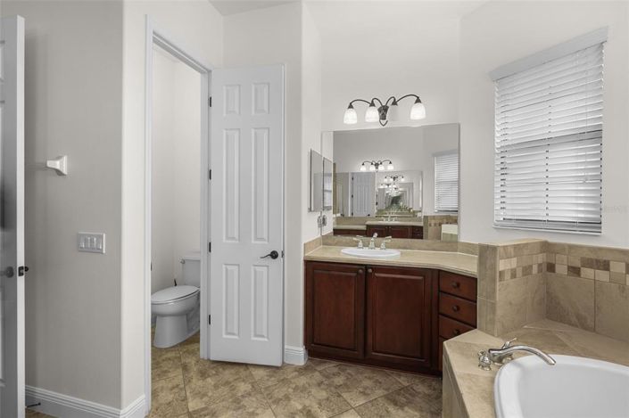 Image No.9-5 Bed House for sale