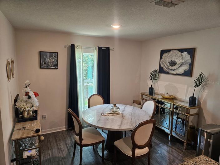 Image No.6-3 Bed House for sale