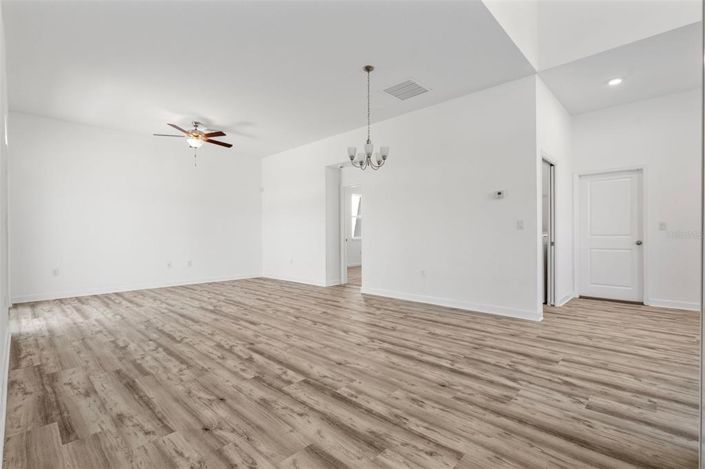 Image No.6-3 Bed House for sale