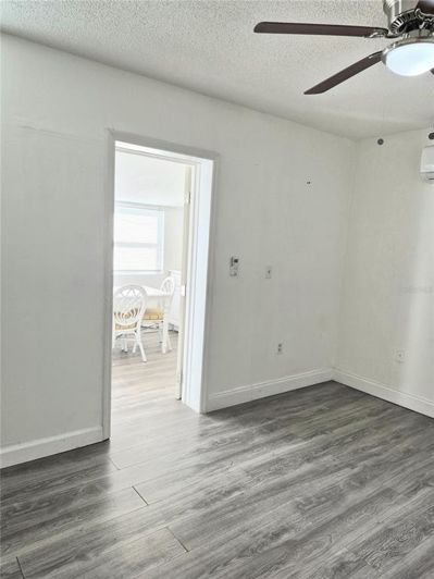 Image No.11-3 Bed House for sale