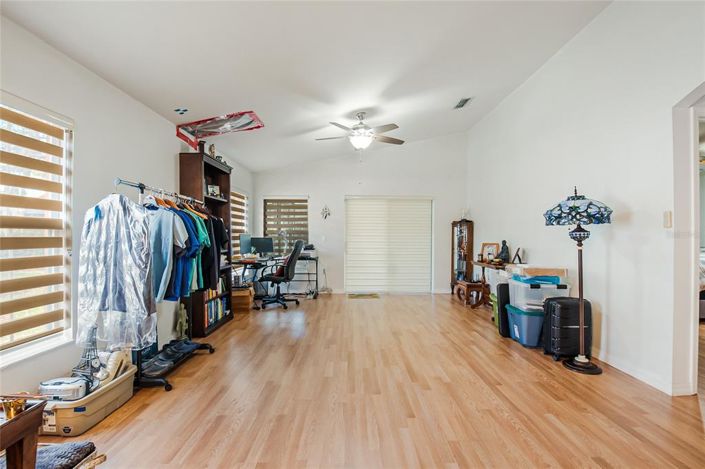 Image No.10-2 Bed House for sale