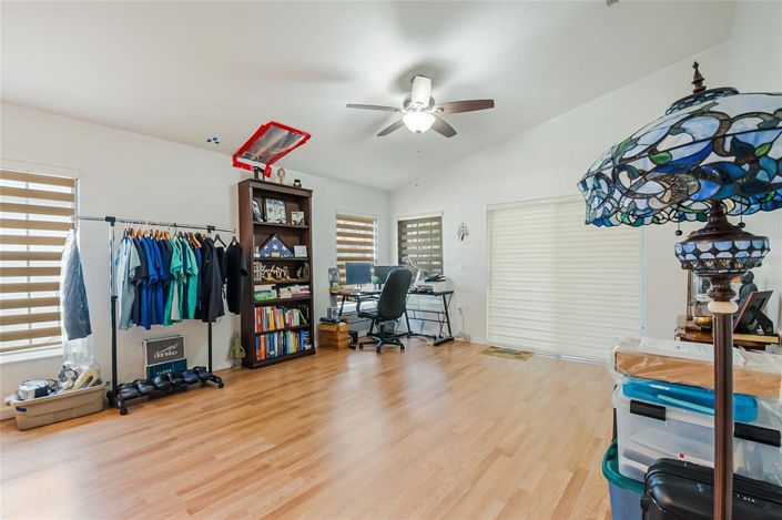 Image No.11-2 Bed House for sale