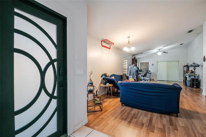 Image No.4-2 Bed House for sale