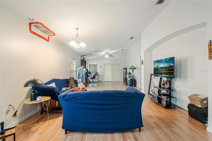 Image No.6-2 Bed House for sale