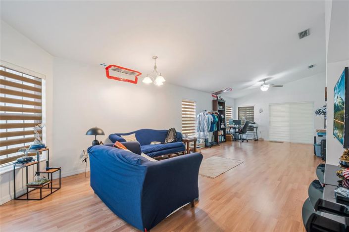 Image No.7-2 Bed House for sale