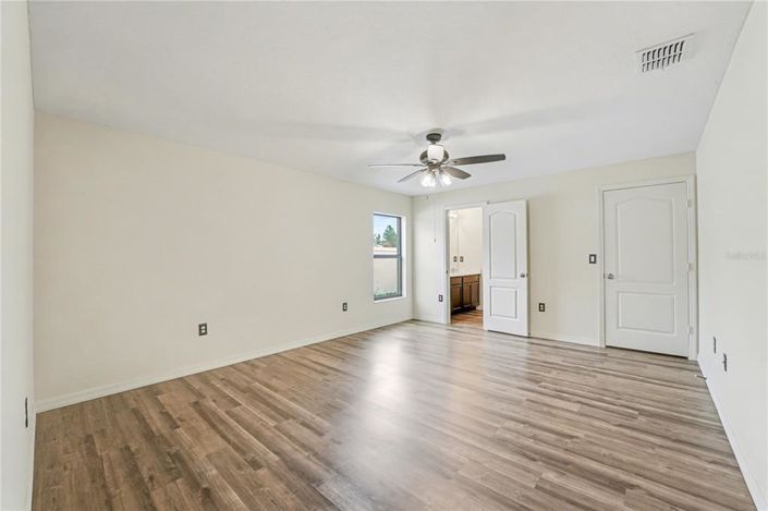 Image No.12-5 Bed House for sale