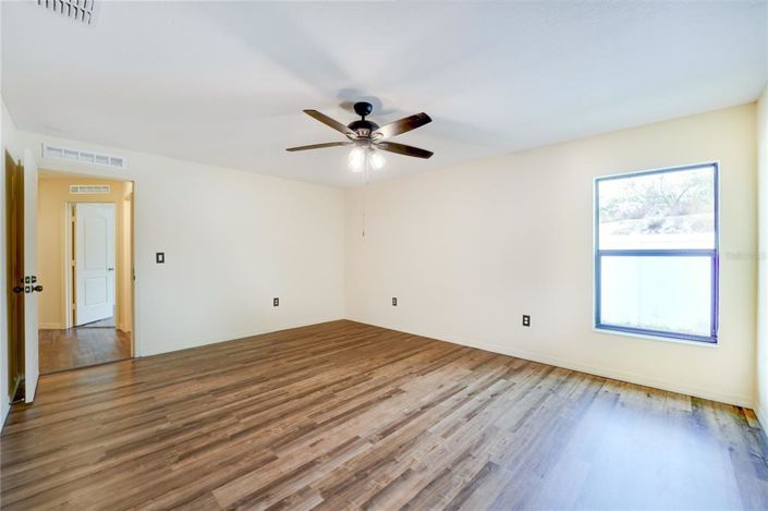 Image No.13-5 Bed House for sale