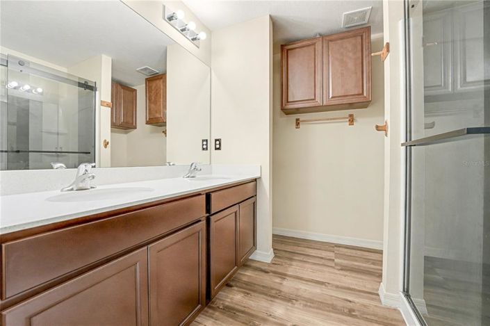 Image No.17-5 Bed House for sale