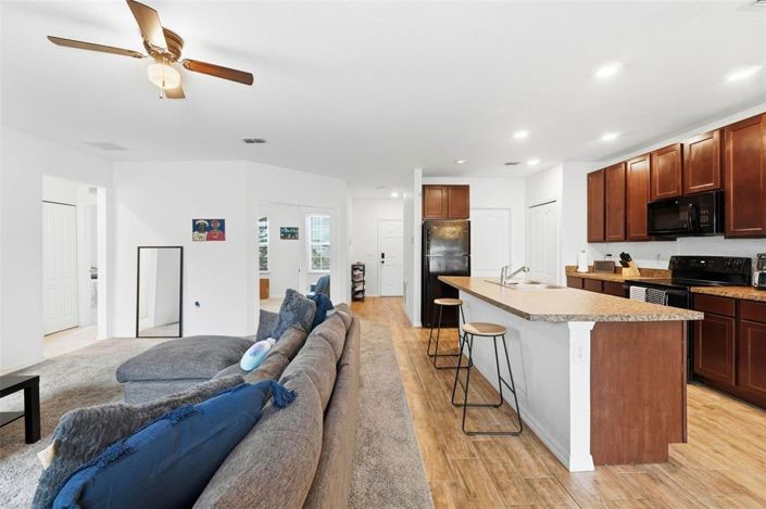 Image No.11-3 Bed House for sale