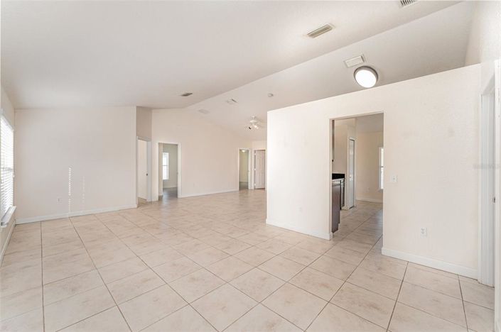 Image No.7-Maison de 4 chambres à vendre à Saint John