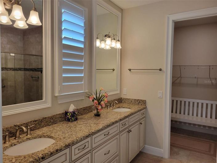 Image No.11-3 Bed House for sale