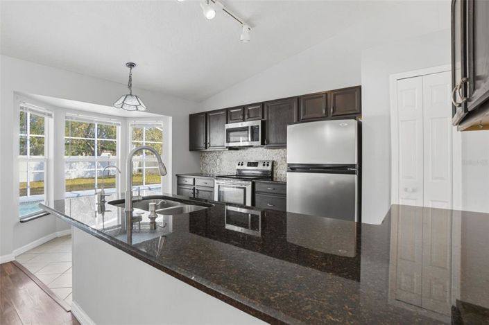 Image No.10-3 Bed House for sale