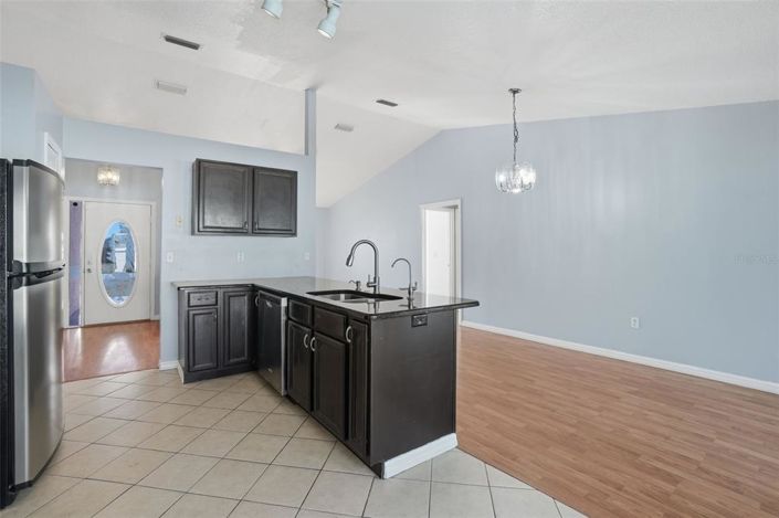 Image No.11-3 Bed House for sale