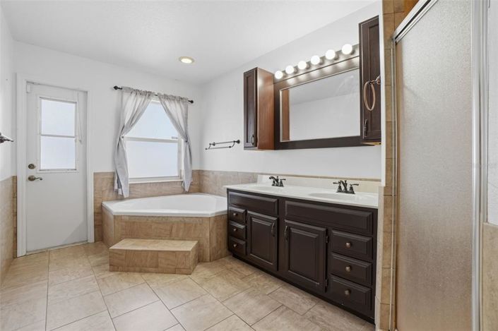 Image No.17-3 Bed House for sale