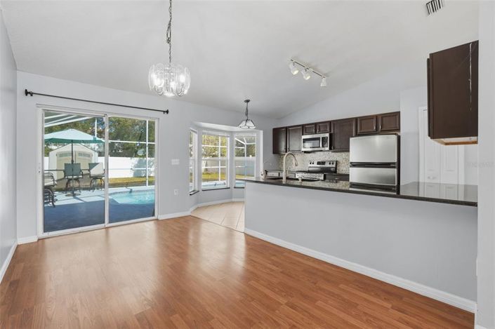 Image No.8-3 Bed House for sale