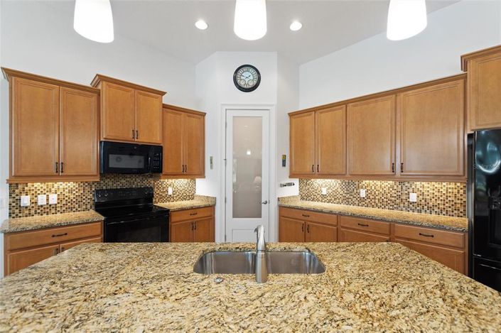 Image No.10-3 Bed House for sale