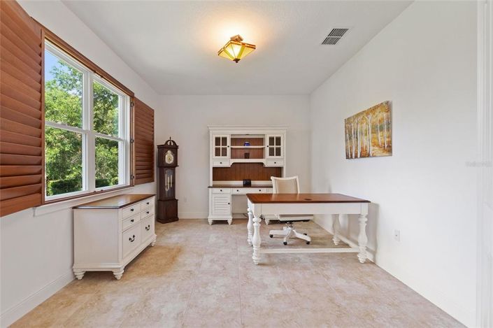 Image No.17-3 Bed House for sale